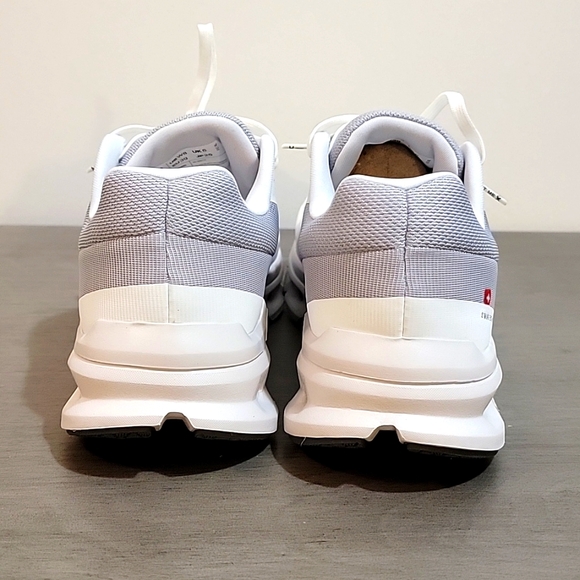 On Running - CloudRunner 2 size 8 Wide - Picture 3 of 7